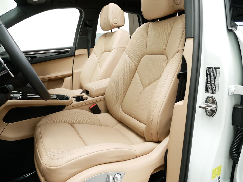 Thumbnail: 2025 Porsche Macan - 7