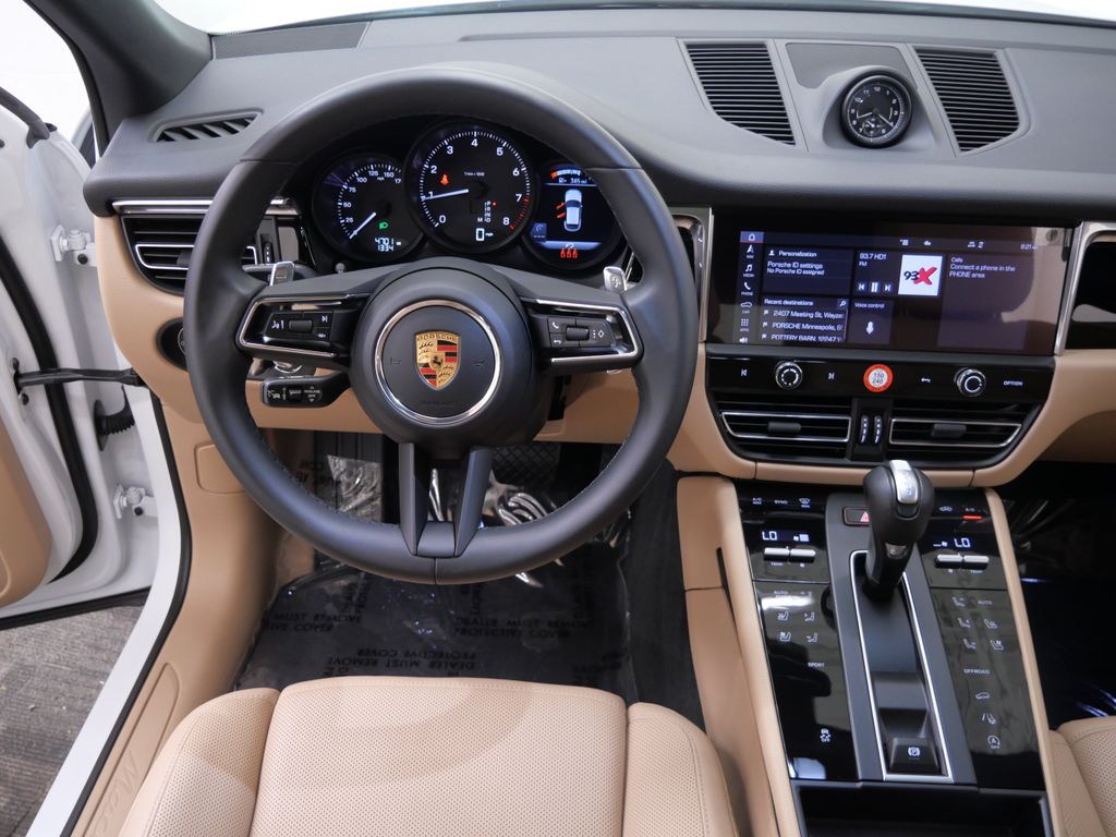 Thumbnail: 2026 Porsche Macan - 6