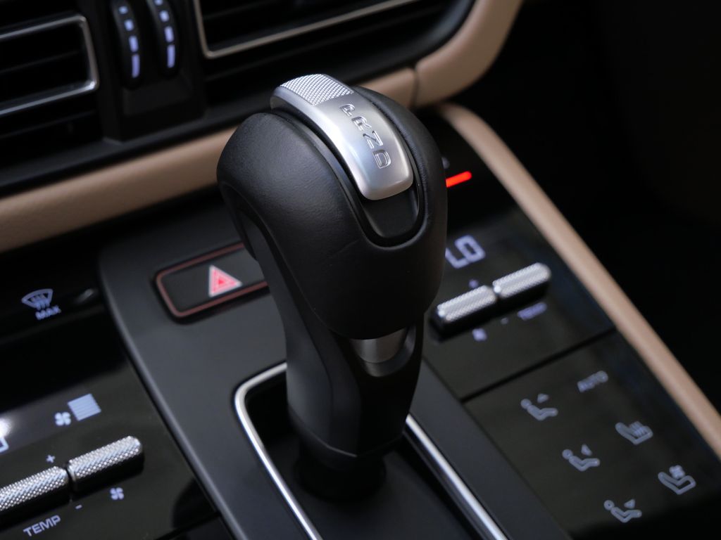 Thumbnail: 2026 Porsche Macan - 26