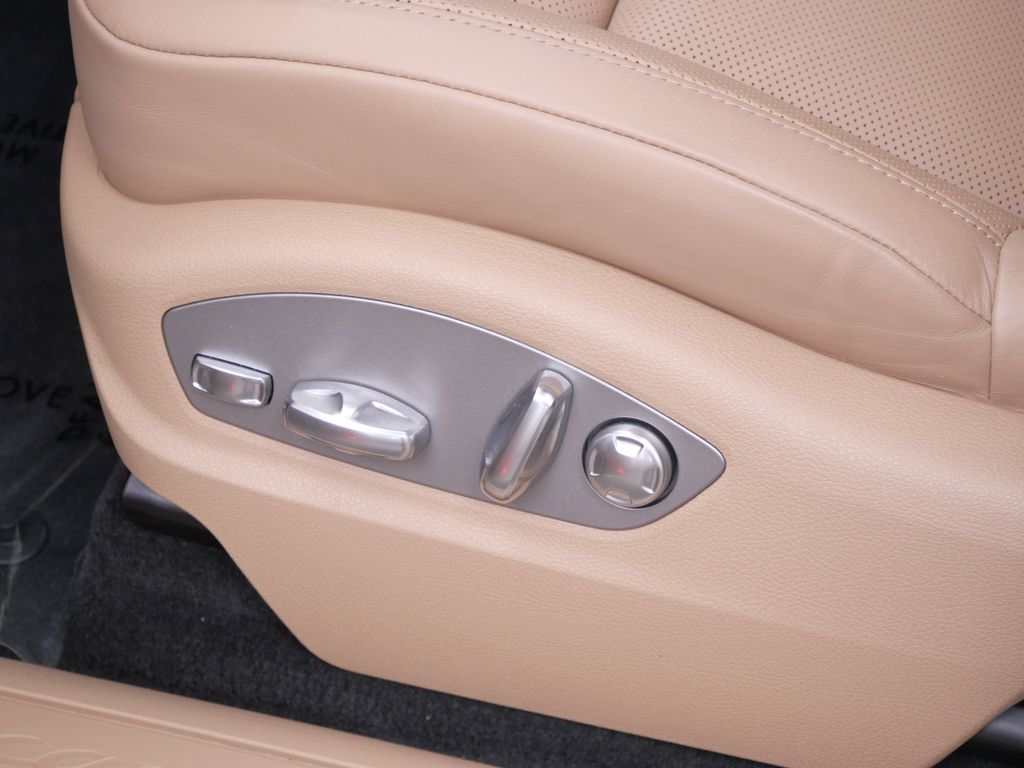 Thumbnail: 2026 Porsche Macan - 18