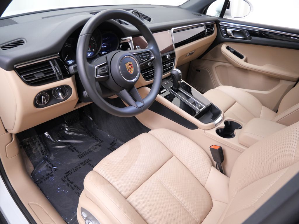 Thumbnail: 2026 Porsche Macan - 2