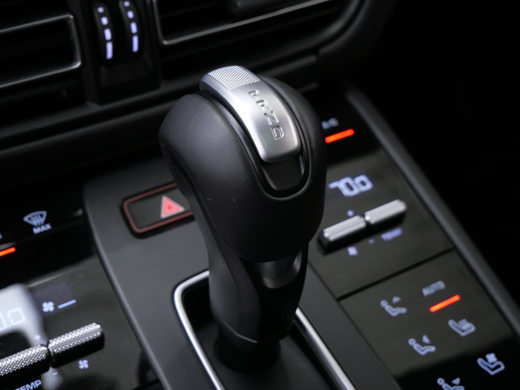 Thumbnail: 2026 Porsche Macan - 25