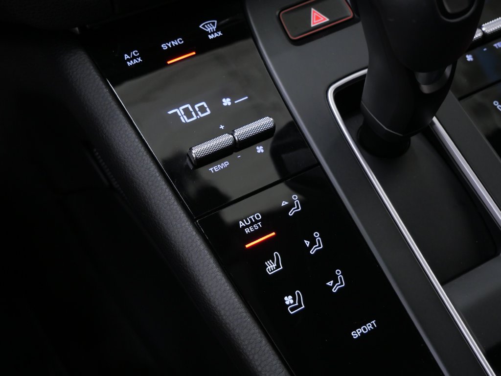 Thumbnail: 2026 Porsche Macan - 10