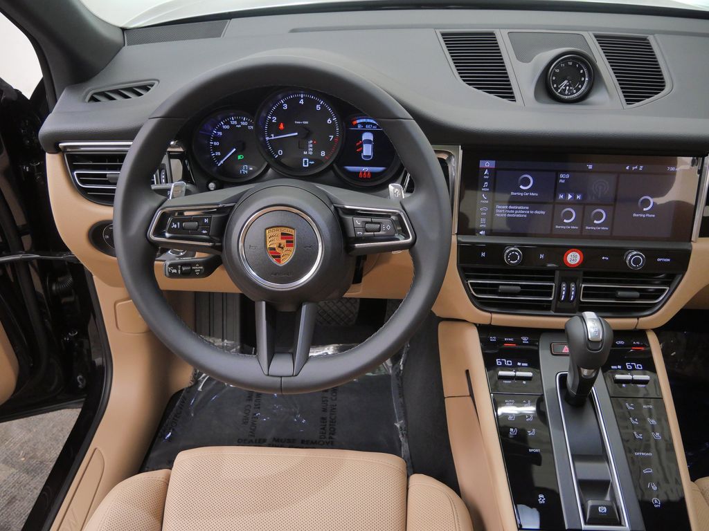 Thumbnail: 2026 Porsche Macan - 6