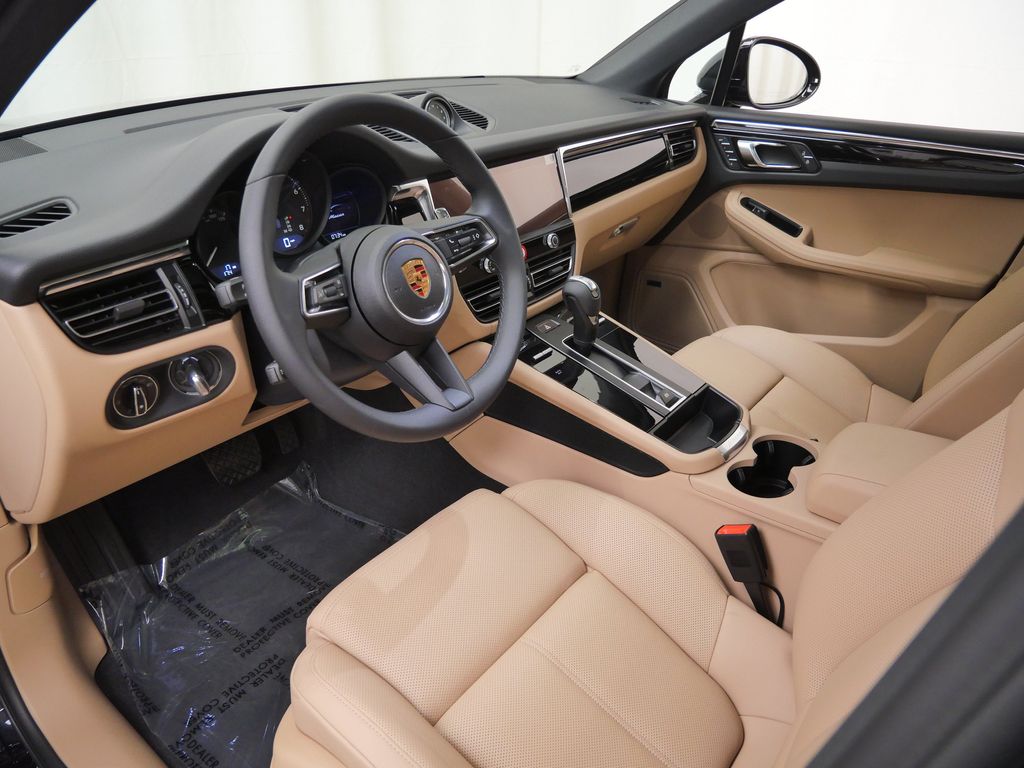Thumbnail: 2026 Porsche Macan - 2