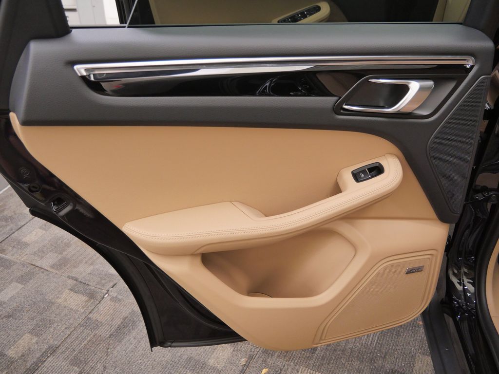 Thumbnail: 2026 Porsche Macan - 18