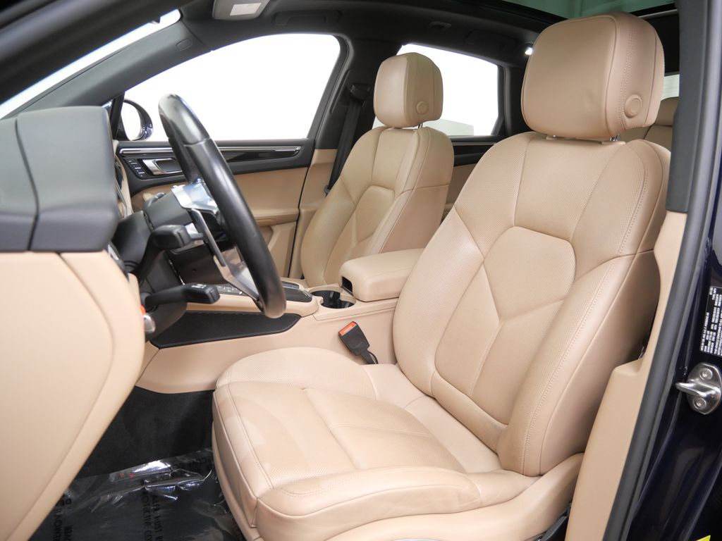 Thumbnail: 2020 Porsche Macan - 7