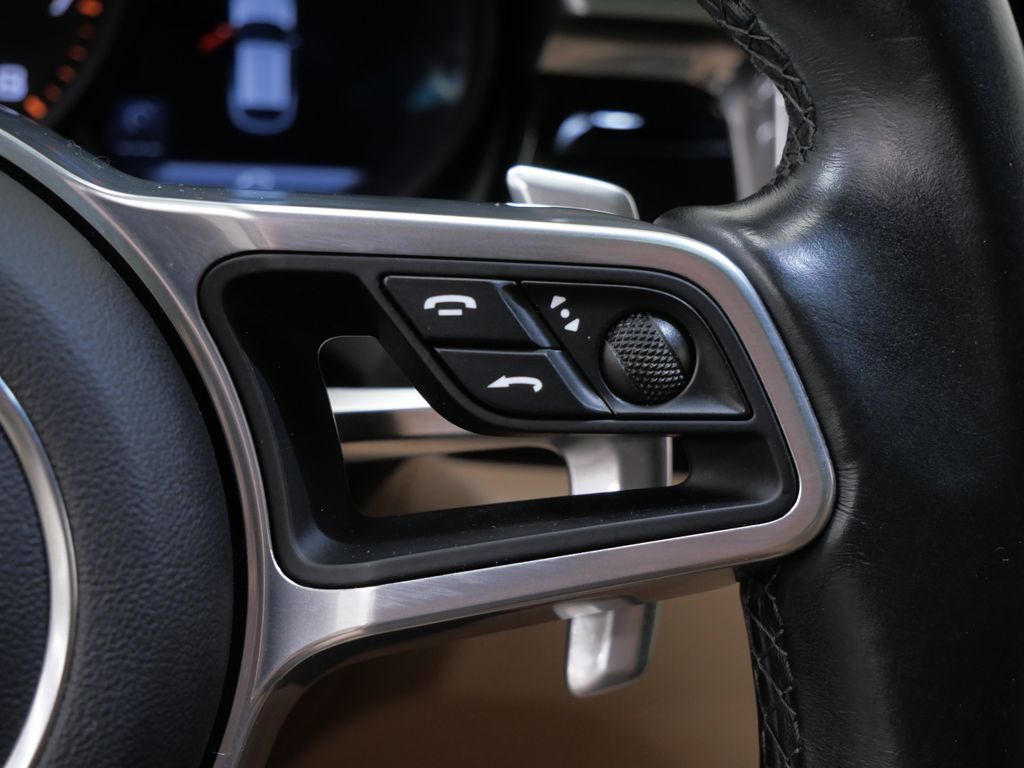 Thumbnail: 2020 Porsche Macan - 22