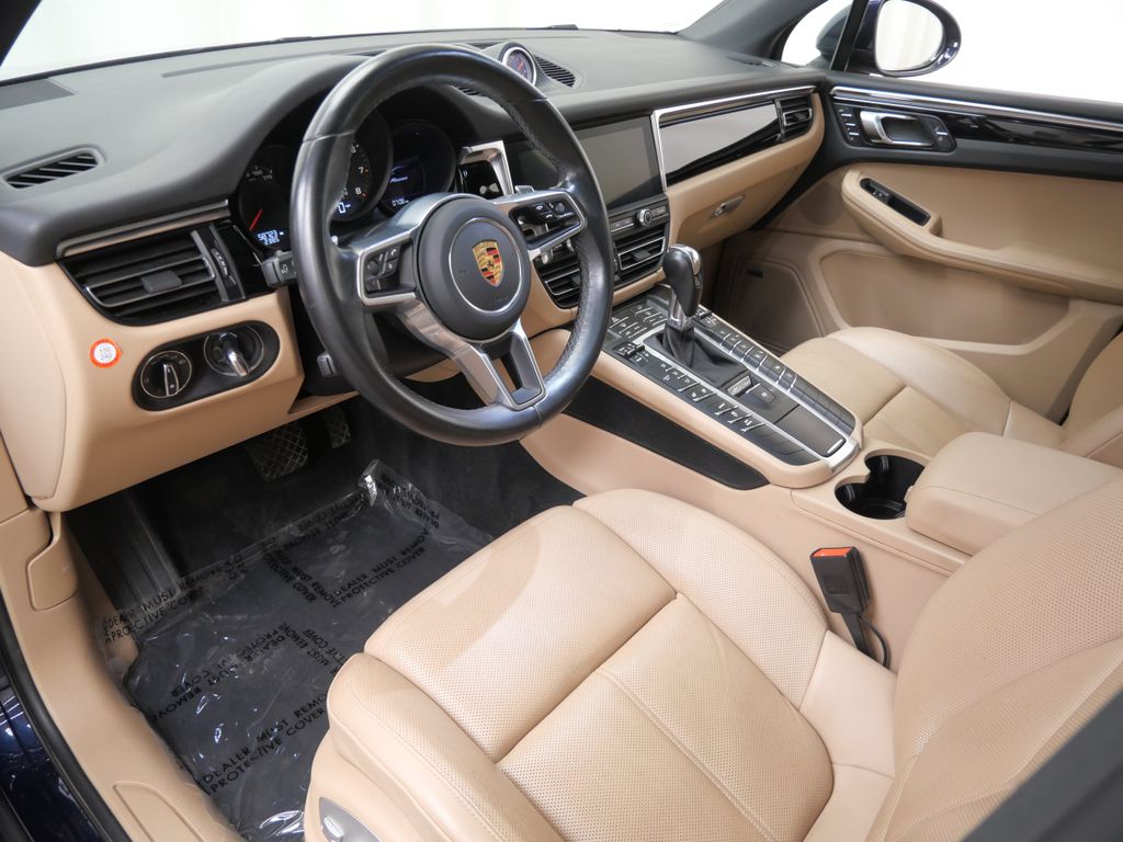 Thumbnail: 2020 Porsche Macan - 2