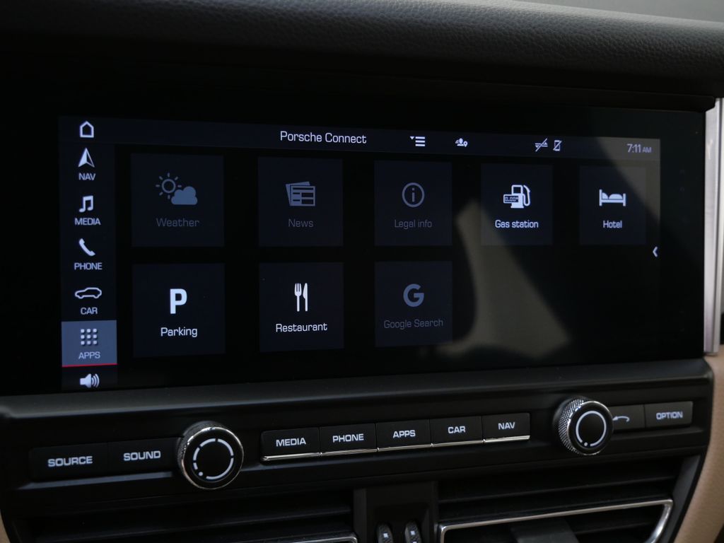 Thumbnail: 2020 Porsche Macan - 24