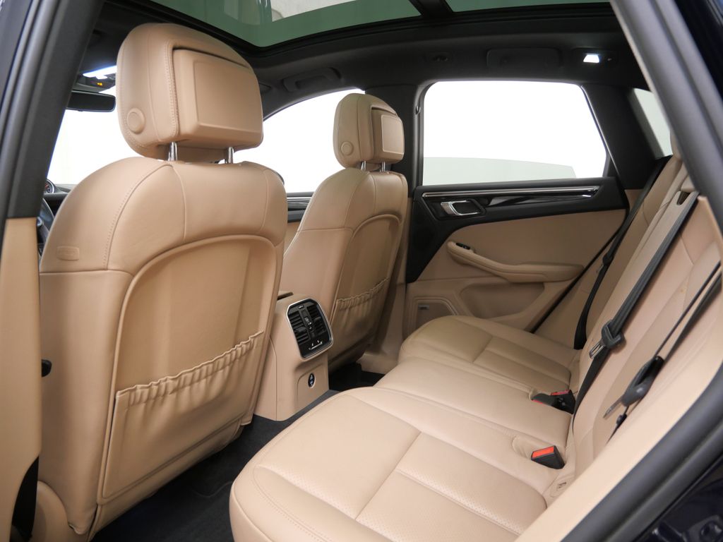 Thumbnail: 2020 Porsche Macan - 8