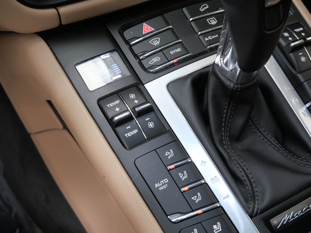 Thumbnail: 2020 Porsche Macan - 10