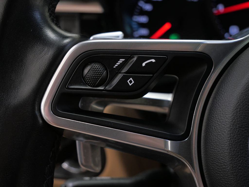 Thumbnail: 2020 Porsche Macan - 21