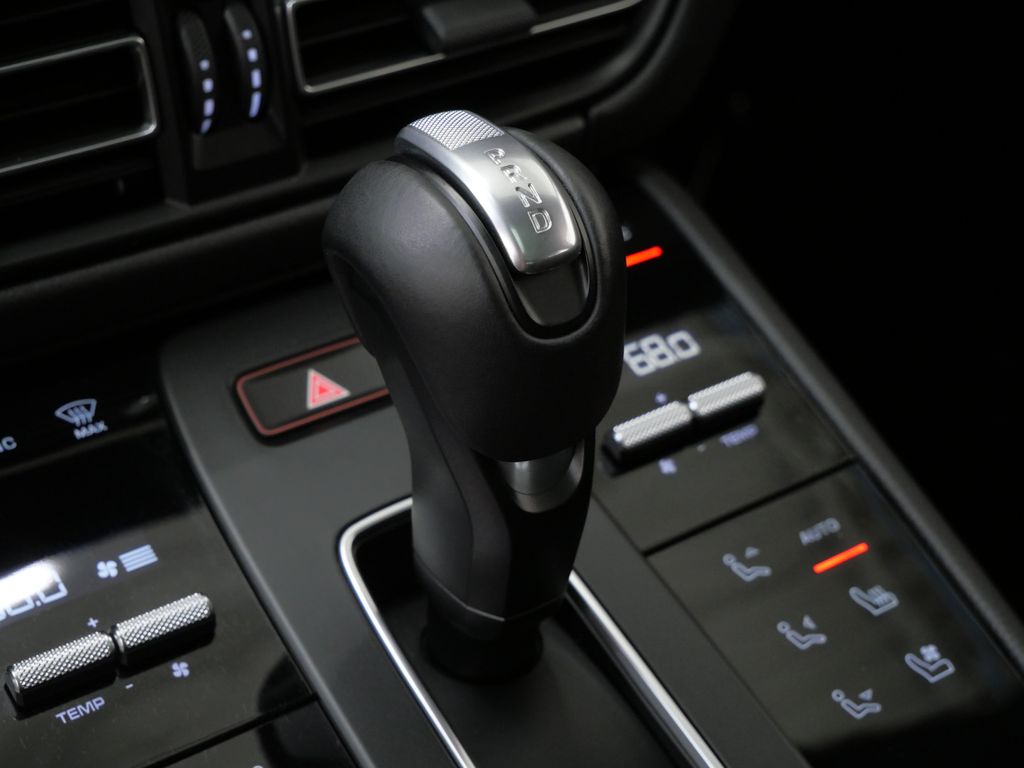 Thumbnail: 2026 Porsche Macan - 25