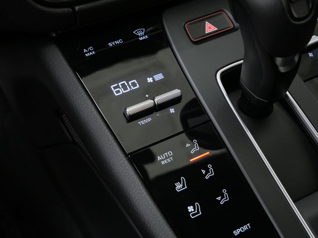 Thumbnail: 2026 Porsche Macan - 10