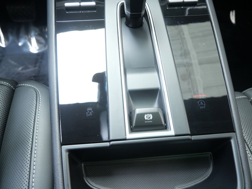 Thumbnail: 2026 Porsche Macan - 11