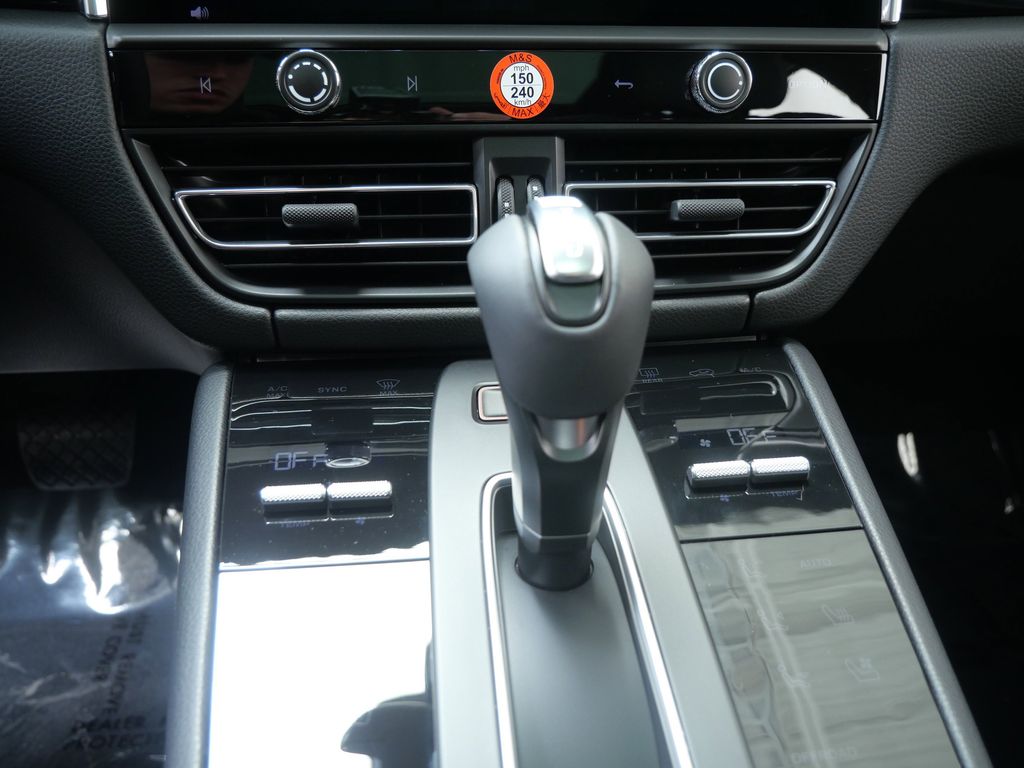 Thumbnail: 2026 Porsche Macan - 23