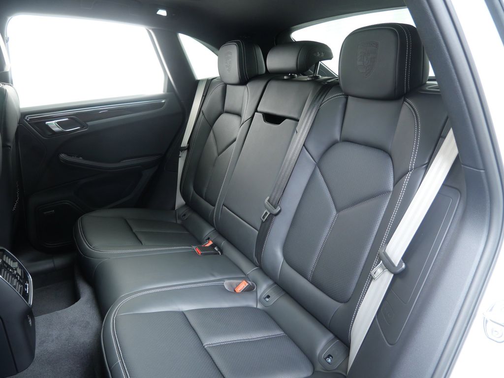 Thumbnail: 2026 Porsche Macan - 9