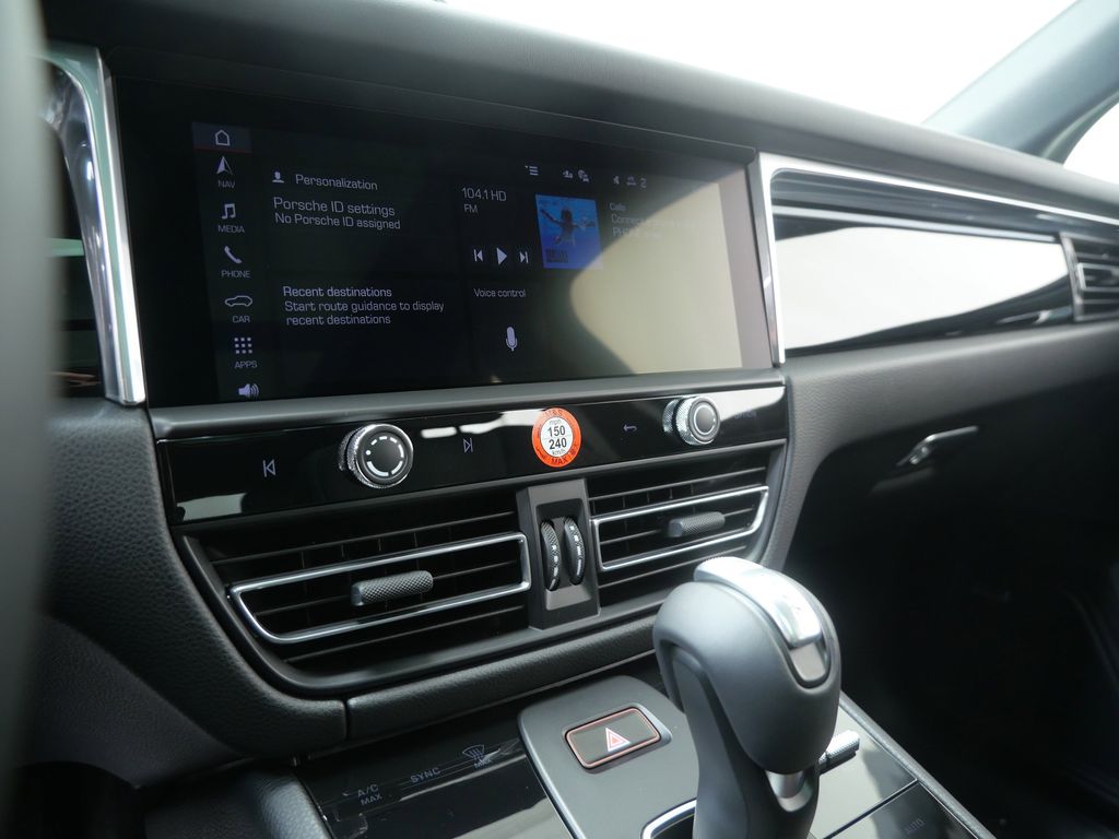 Thumbnail: 2026 Porsche Macan - 10