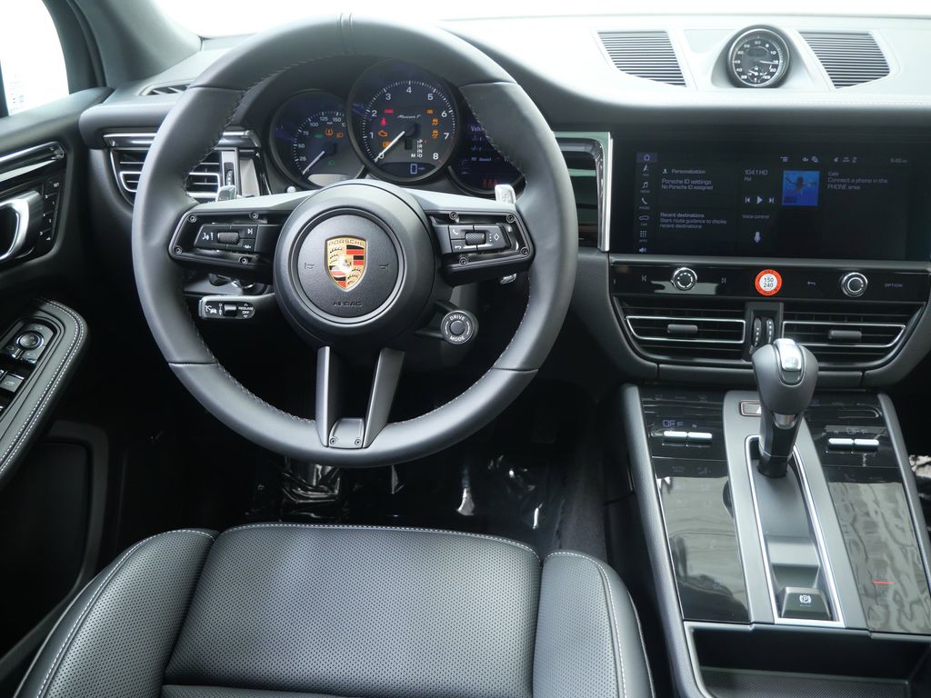 Thumbnail: 2026 Porsche Macan - 7