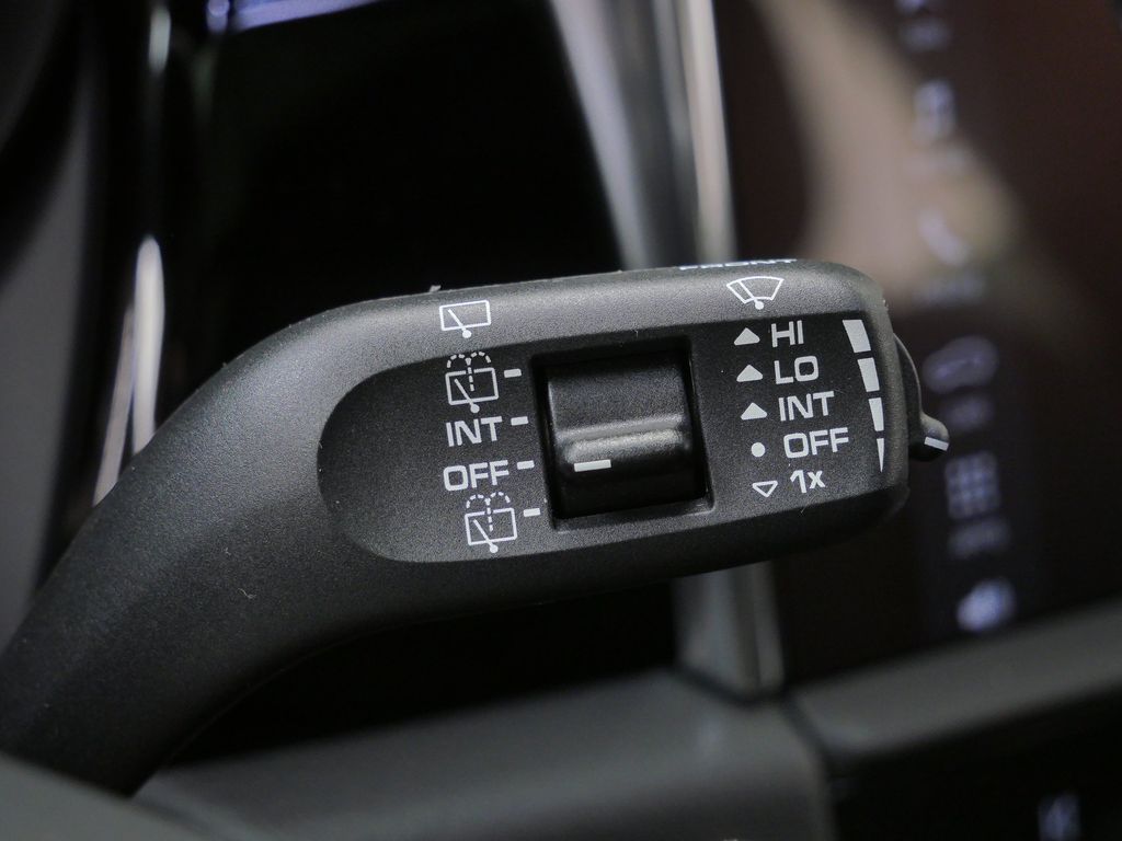 Thumbnail: 2026 Porsche Macan - 24