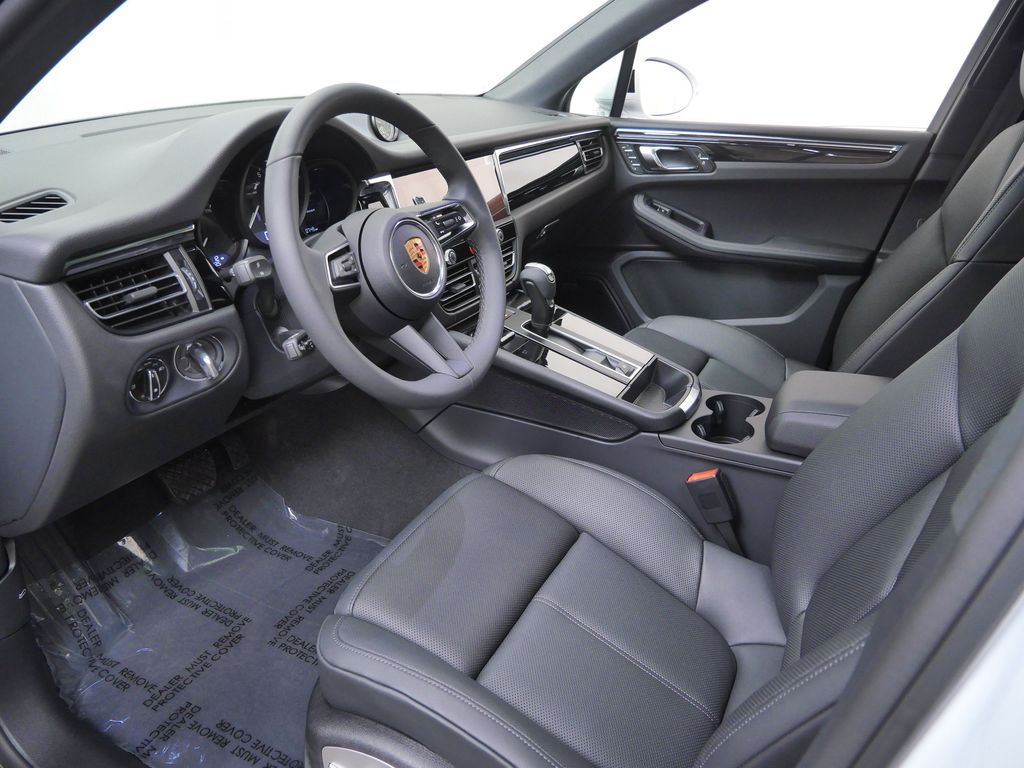 Thumbnail: 2026 Porsche Macan - 6
