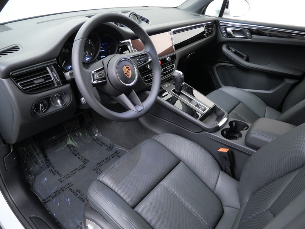 Thumbnail: 2026 Porsche Macan - 2