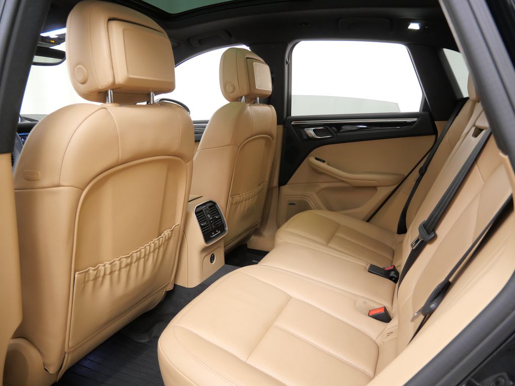 Thumbnail: 2018 Porsche Macan - 9