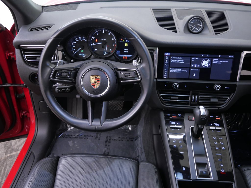 Thumbnail: 2023 Porsche Macan - 6
