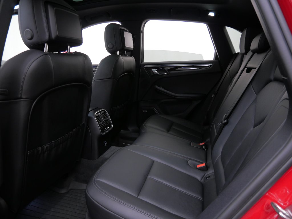 Thumbnail: 2023 Porsche Macan - 8