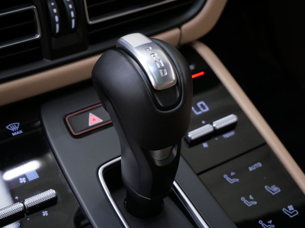 Thumbnail: 2026 Porsche Macan - 26