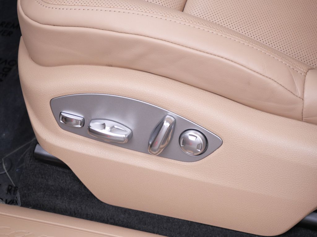 Thumbnail: 2026 Porsche Macan - 18