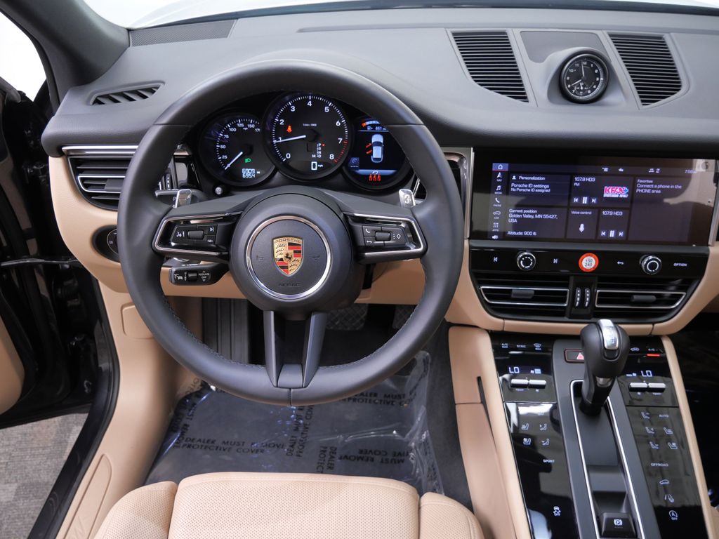Thumbnail: 2026 Porsche Macan - 6