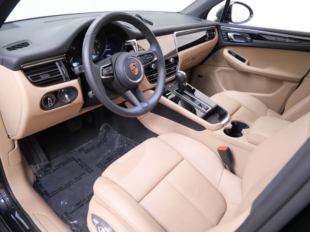 Thumbnail: 2026 Porsche Macan - 2