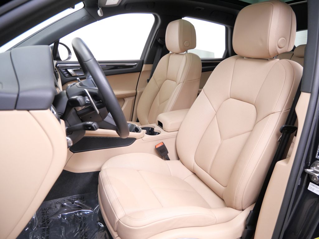Thumbnail: 2026 Porsche Macan - 7