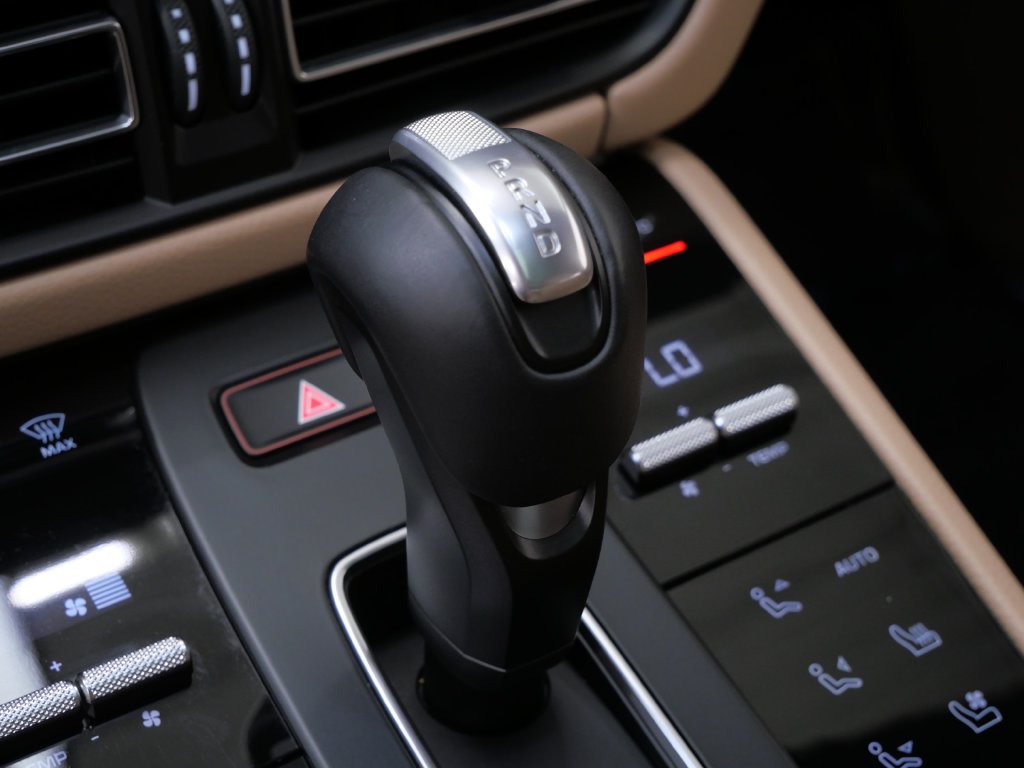 Thumbnail: 2026 Porsche Macan - 26