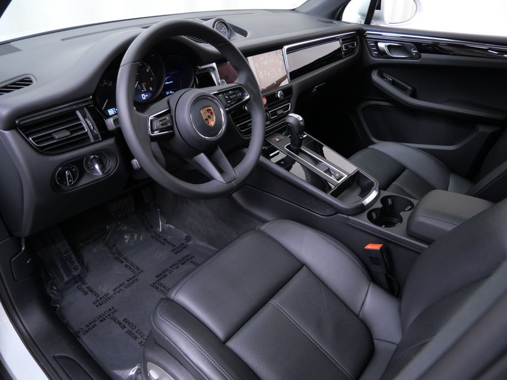 Thumbnail: 2026 Porsche Macan - 2
