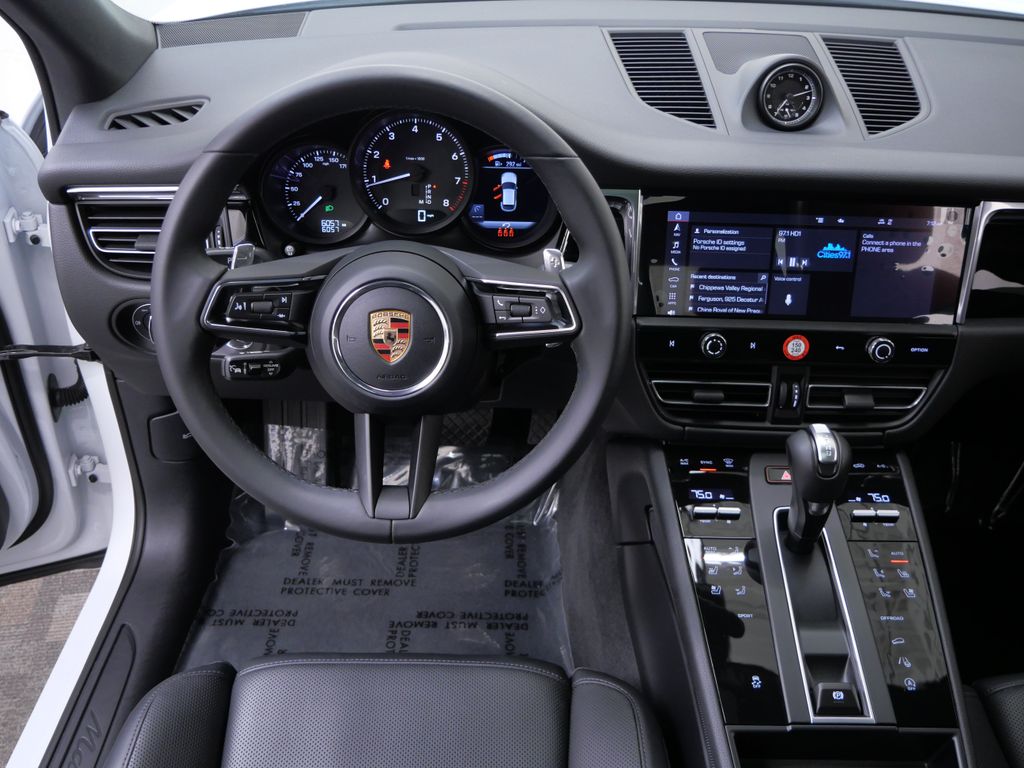 Thumbnail: 2026 Porsche Macan - 6