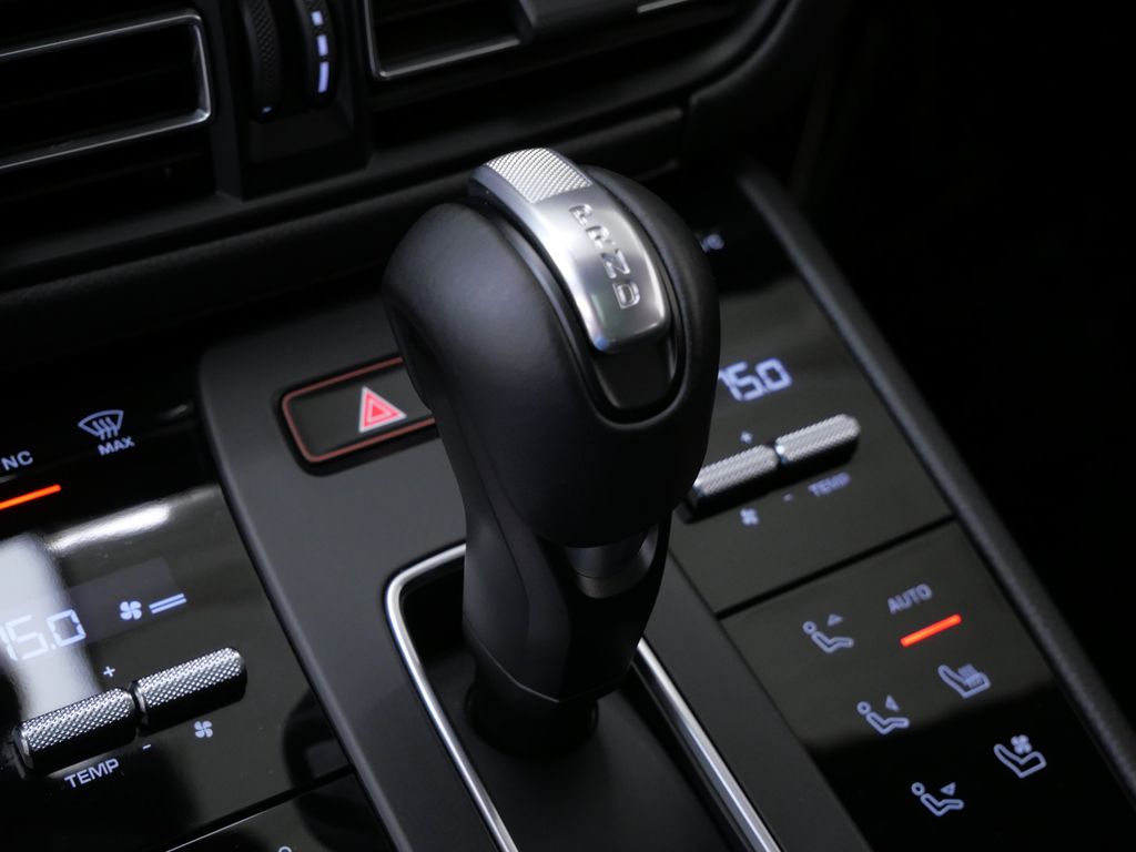 Thumbnail: 2026 Porsche Macan - 25
