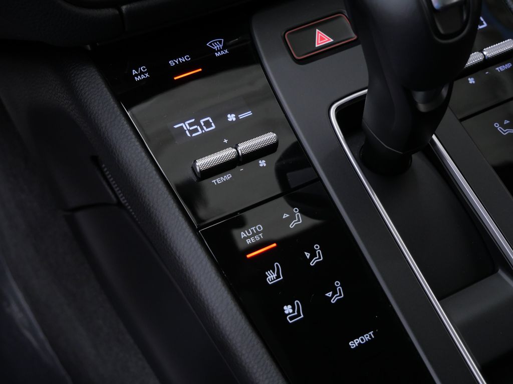 Thumbnail: 2026 Porsche Macan - 10