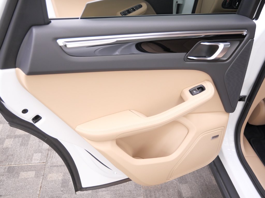 Thumbnail: 2026 Porsche Macan - 18