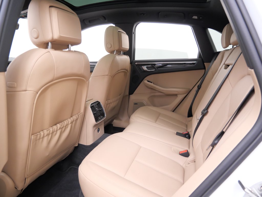Thumbnail: 2026 Porsche Macan - 8