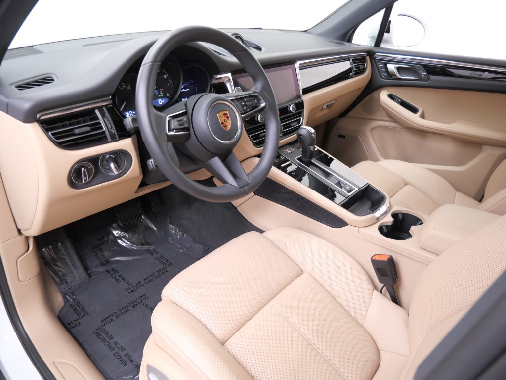 Thumbnail: 2026 Porsche Macan - 2