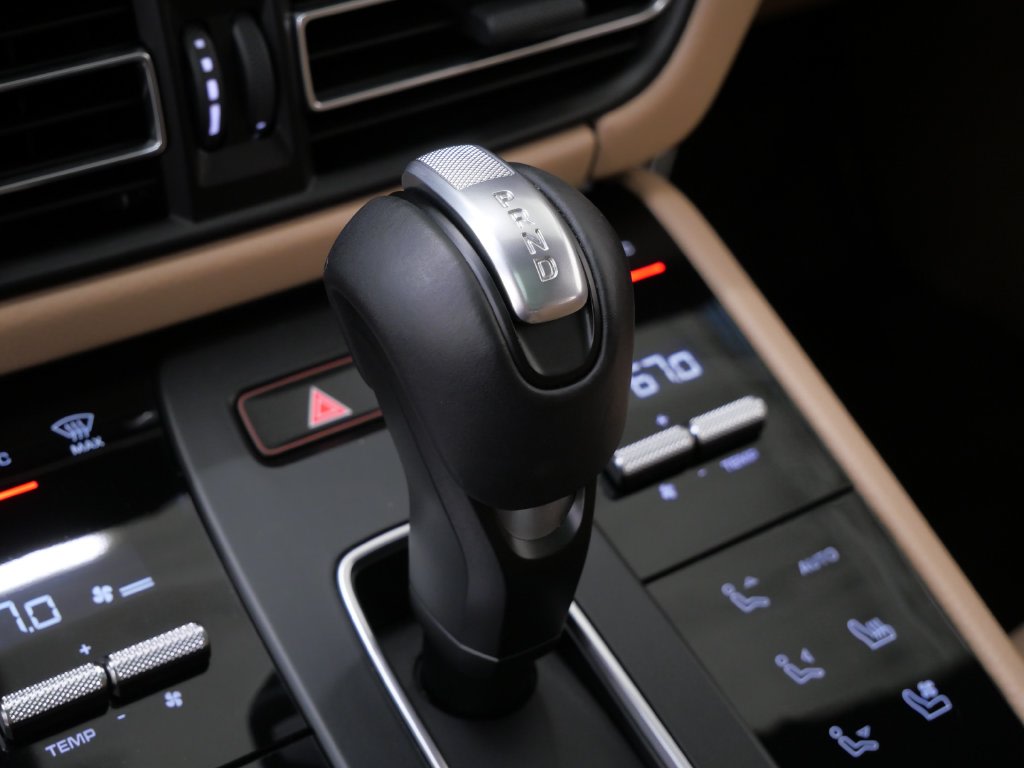 Thumbnail: 2026 Porsche Macan - 25