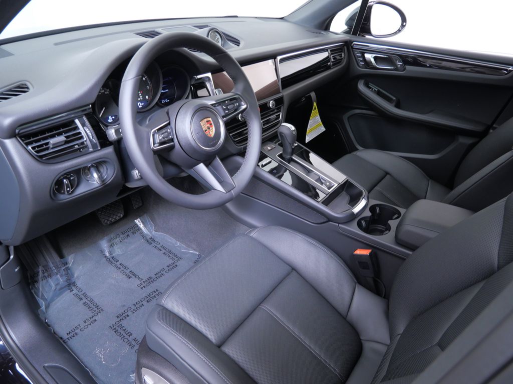 Thumbnail: 2026 Porsche Macan - 2
