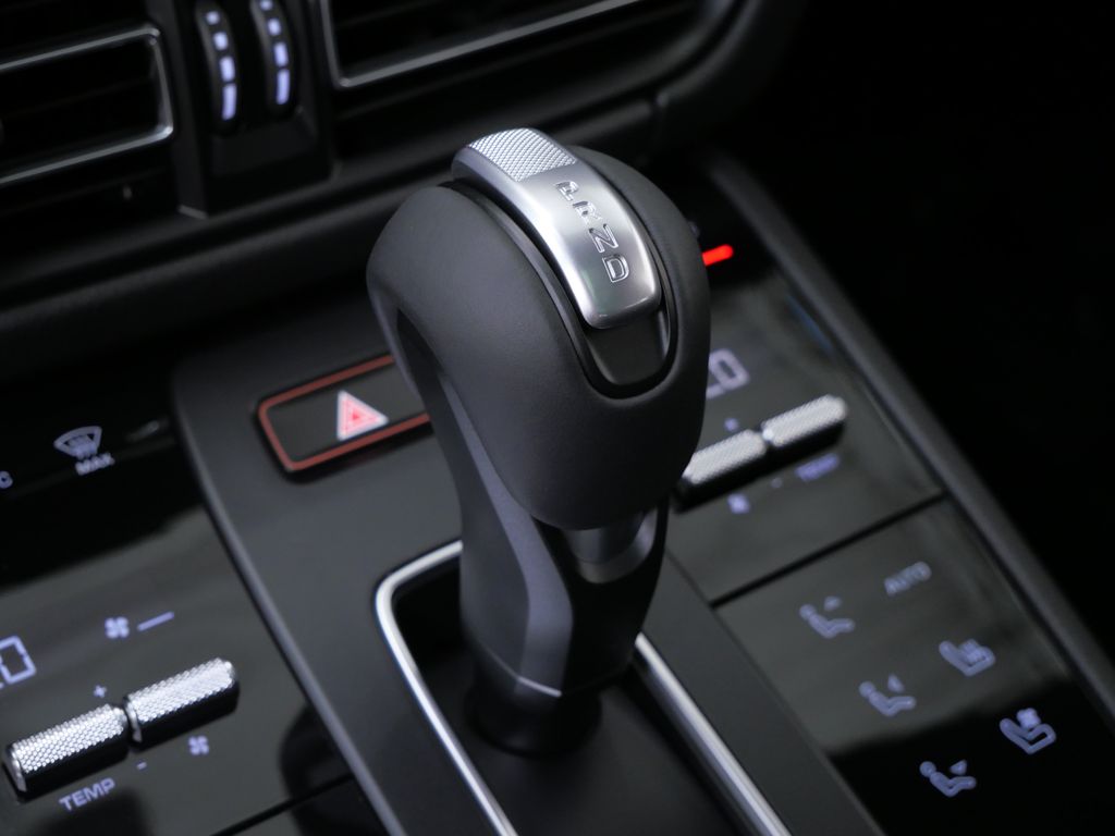 Thumbnail: 2026 Porsche Macan - 26