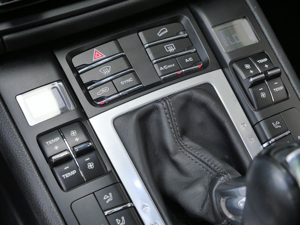 Thumbnail: 2021 Porsche Macan - 10
