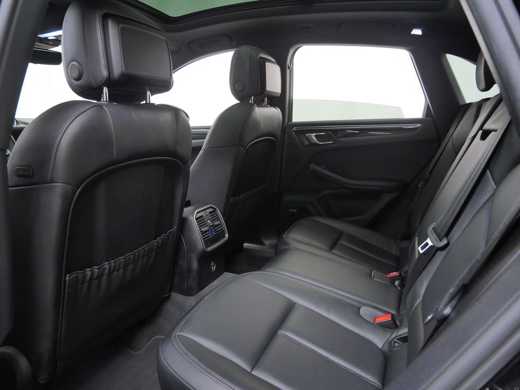 Thumbnail: 2021 Porsche Macan - 8