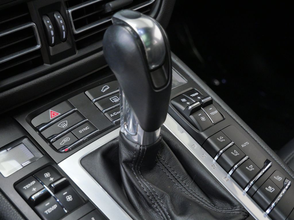 Thumbnail: 2021 Porsche Macan - 26
