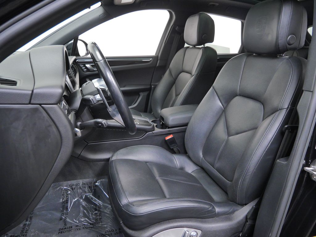 Thumbnail: 2021 Porsche Macan - 7